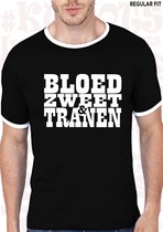 BLOED, ZWEET & TRANEN heren t-shirt - Zwart met wit - Maat M - Korte mouwen - Ronde hals - Andre Hazes - Holland zingt Hazes - Quotes - Kwoots - Meezingen met klassiekers - Regular Fit