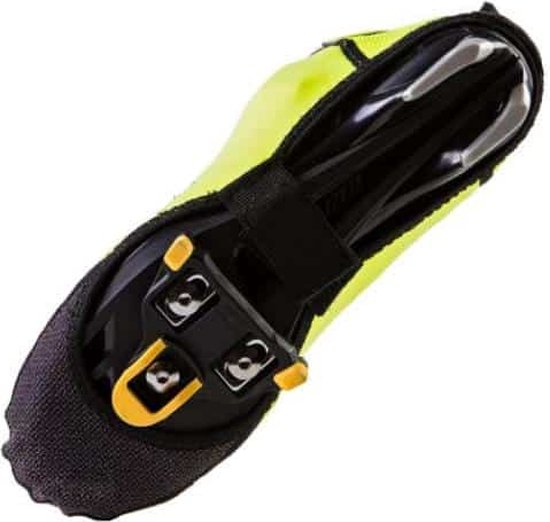 Onderkant van een neongele Sealskinz overschoen met zichtbaar geel schoenplaatje en zwarte zoolopening.