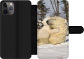 Bookcase Geschikt voor iPhone 11 Pro Max telefoonhoesje - IJsbeer - Sneeuw - Den - Jong - Met vakjes - Wallet case met magneetsluiting