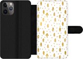 Bookcase Geschikt voor iPhone 11 Pro Max telefoonhoesje - Dennentak - Kerst - Goud - Patroon - Met vakjes - Wallet case met magneetsluiting