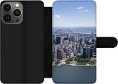 Bookcase Geschikt voor iPhone 13 Pro Max telefoonhoesje - New York - USA - Skyline - Met vakjes - Wallet case met magneetsluiting