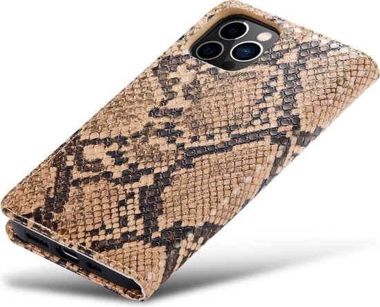 Apple iPhone 13 Pro Casemania Case Beige - Luxe Tuyaux Wallet Book Case - Porte-cartes et languette magnétique