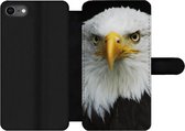 Bookcase Geschikt voor iPhone 7 telefoonhoesje - Arend - Zwart - Wit - Met vakjes - Wallet case met magneetsluiting