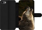 Bookcase Geschikt voor iPhone SE 2020 telefoonhoesje - Wolf - Grijs - Dieren - Met vakjes - Wallet case met magneetsluiting