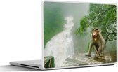 Laptop sticker - 11.6 inch - Schreeuwende aap voor waterval - 30x21cm - Laptopstickers - Laptop skin - Cover