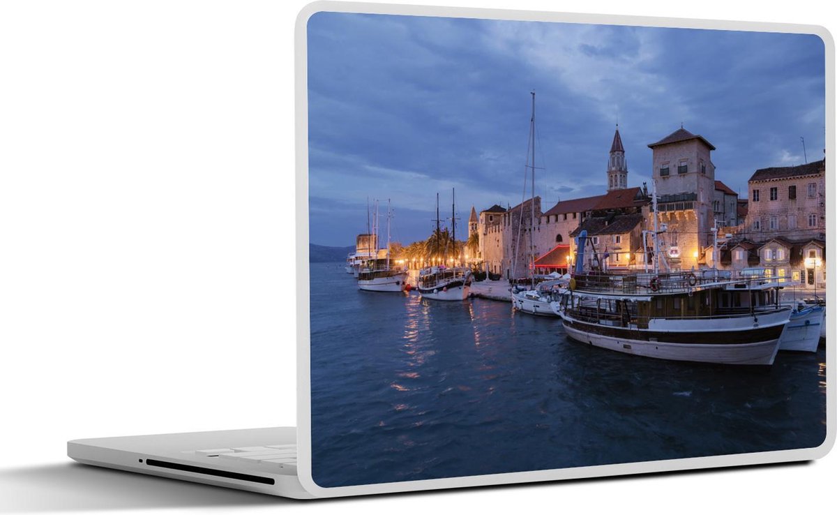 Afbeelding van product SleevesAndCases  Laptop sticker - 14 inch - Boten aan de kant in Trogir in de avond