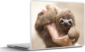 Laptop sticker - 15.6 inch - Een jonge luiaard in een hand - 36x27,5cm - Laptopstickers - Laptop skin - Cover