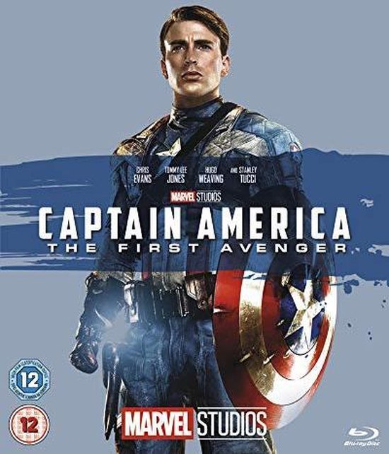 Captain America in uniform met zijn schild voor een blauwe achtergrond.