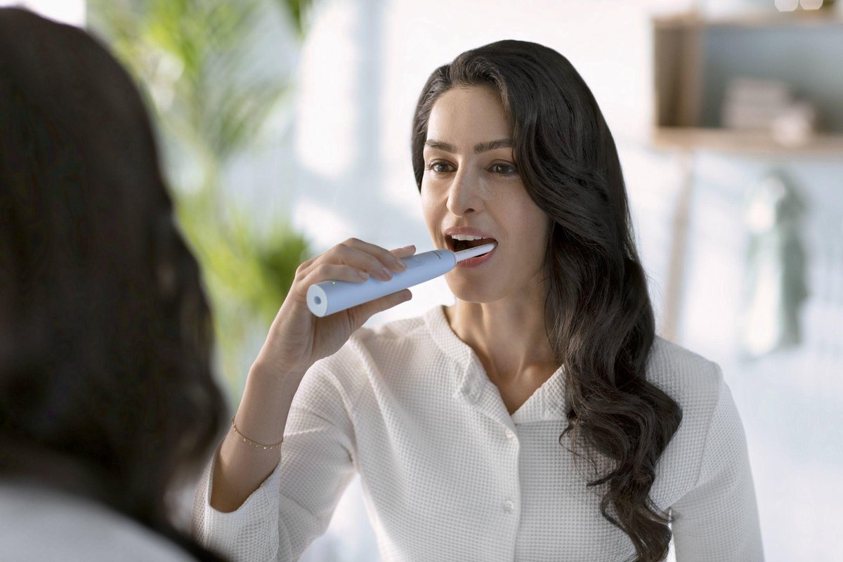 Afbeelding 2 van Philips Sonicare 2100 – Elektrische Tandenborstel – HX3651/12