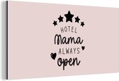 Wanddecoratie Metaal - Aluminium Schilderij Industrieel - Quotes - Hotel mama always open - Spreuken - Mama - 40x20 cm - Dibond - Foto op aluminium - Industriële muurdecoratie - Voor de woonkamer/slaapkamer