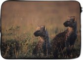 Laptophoes 14 inch 36x26 cm - Savanne - Macbook & Laptop sleeve Jonge hyena's op de savanne - Laptop hoes met foto