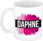 Daphne  naam cadeau mok / beker met roze verfstrepen - Cadeau collega/ moederdag/ verjaardag of als persoonlijke mok werknemers