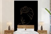 Behang - Fotobehang Vrouw - Hoofddoek - Black and gold - Line art - Breedte 155 cm x hoogte 240 cm