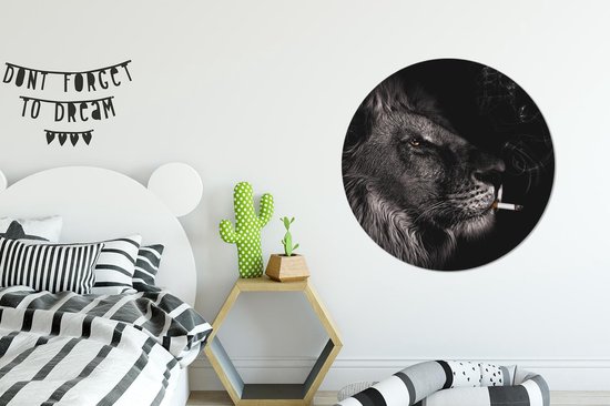 WallCircle - Wandcirkel - Muurcirkel - Leeuw - Roken - Zwart - Wit - Aluminium - Dibond - ⌀ 90 cm - Binnen en Buiten
