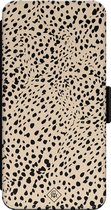 Casimoda® bookcase - Geschikt voor iPhone 13 Pro - Hoesje met pasjeshouder - Stippen bruin abstract - Bruin/beige - TPU