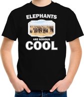 Dieren kudde olifanten t-shirt zwart kinderen - elephants are serious cool shirt - cadeau shirt olifant/ olifanten liefhebber - kinderkleding / kleding 122/128
