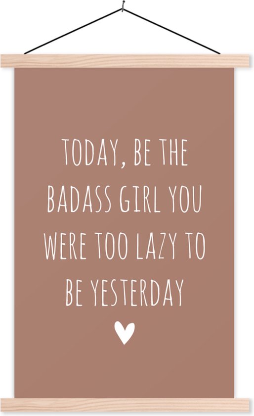 Porte-affiche avec affiche - Affiche scolaire - Citation en anglais Today, sois le dur à cuire que tu étais paresseux d'être hier sur fond marron - 40x60 cm - Lattes blanches
