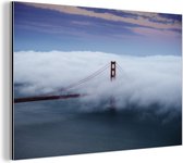 Wanddecoratie Metaal - Aluminium Schilderij Industrieel - Golden gate bridge getroffen door wolkgordijn - 60x40 cm - Dibond - Foto op aluminium - Industriële muurdecoratie - Voor de woonkamer/slaapkamer