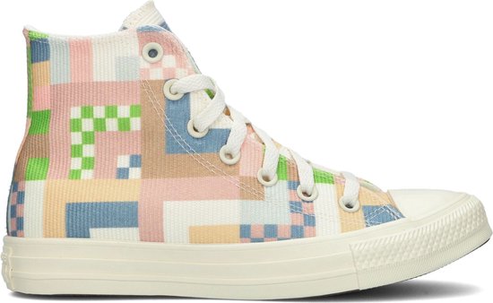 Hoe vallen Converse All Stars? Zo koop je de juiste maat!