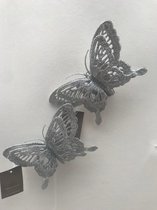 Set van 2 zilverkleurige vlinders op clip kersthanger ornamenten Hallie