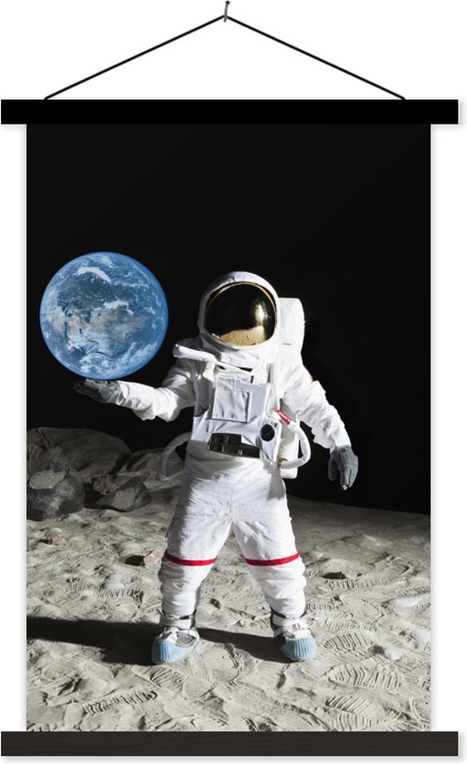 Astronaute dans l'espace tient l'affiche de l'école de la Terre à lattes plates noir 60x90 cm - Tirage photo sur affiche textielposter (décoration murale salon / chambre)