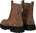 Cognackleurige chelseaboot met panterprint, van achteren gezien met zwarte zool.