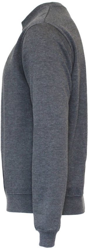Grijze sweater van Donnay, van de zijkant gezien.
