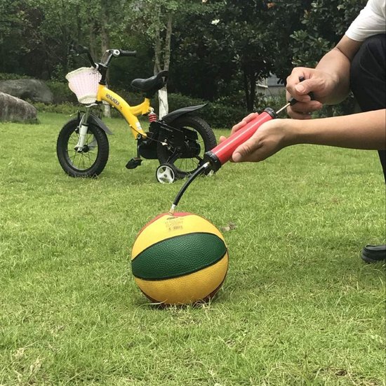 De ballenpomp wordt geleverd met 6 balpompnaalden- 1 mondstuk en 1 slang- Geschikt voor voetballen- rugbyballen- volleybalballen- basketballen- handballen- ballonnen- zwemringen en andere opblaasbare ballen- Wit van MATCHU SPORTS — afbeelding 5