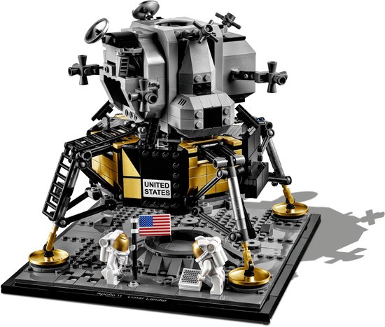 LEGO Maanlander 'Eagle' met twee astronauten en Amerikaanse vlag.