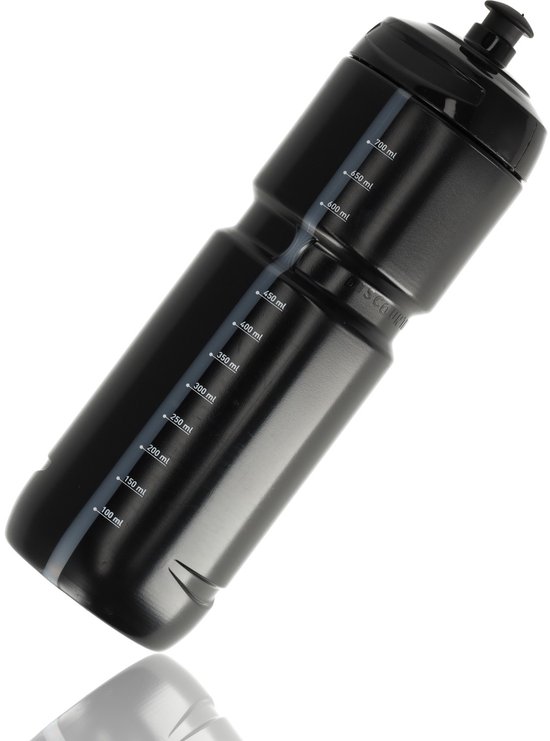 Gourde noire de 800 ml avec échelle de mesure, détaillée sur fond blanc.