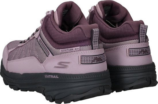 Achterkant van paarse Skechers Go Run Trail Altitude 2.0 wandelschoenen met donkergrijze zolen.