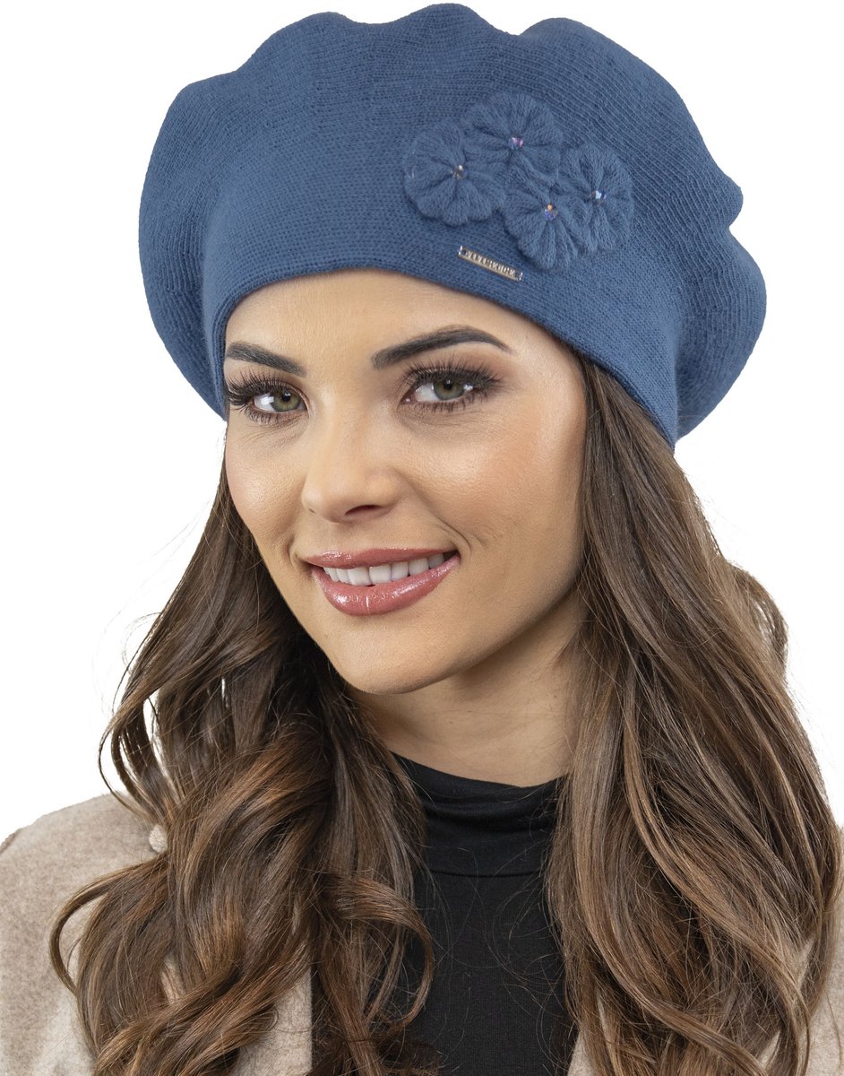 Vivisence Dames Winter Baret - Zachte Wolmix Met Bloem Applicatie En Aansluitende Pasvorm - Houdt Warm En Voelt Comfortabel Voor Dagelijks Gebruik En Elegante Look Tijdens Herfst En Winter - Blauw