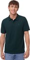 Man met donkergroen poloshirt met klassieke kraag en korte mouwen. Hij draagt een spijkerbroek.