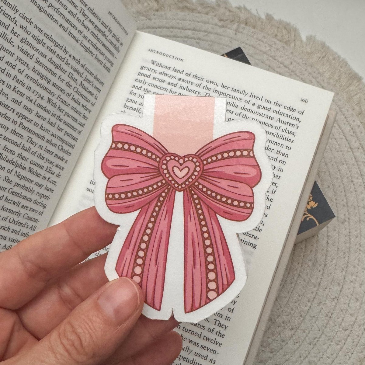 Nook and Note – Magnetische Boekenlegger “Pink Bow” – Hartvormig Strikontwerp – Handgemaakt