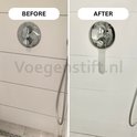 Douchekraan voor en na reiniging met de voegstift. De chroomkraan is weer glanzend.
