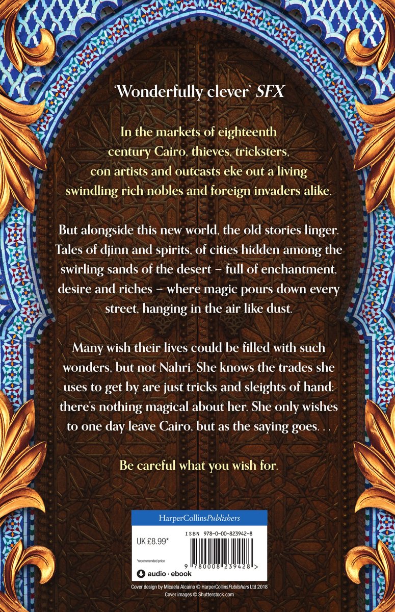 Boek met decoratieve gouden ornamenten en blauwe mozaïekrand. Beschrijft een verhaal over Caïro, djinn en woestijnsteden.