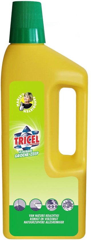 Bouteille jaune avec bouchon vert et étiquette "Marja's Tricel Savon Vert Liquide". Nettoie et prend soin. Nettoyant tout usage pur naturel.