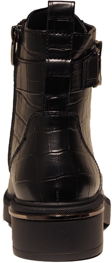 Bottines noires à imprimé crocodile, fermeture éclair, boucle et semelle épaisse.