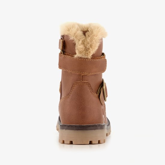 Achterkant bruine biker boot met gespen en bontvoering.