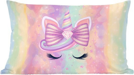 Taie d'oreiller aux couleurs pastel arc-en-ciel, accents pailletés et visage de licorne avec nœud et diamant.