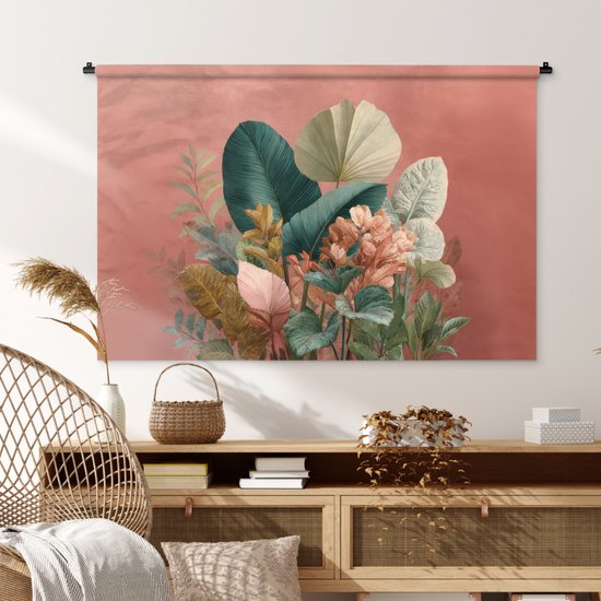 Wandkleed met tropische bladeren in roze en groen, hangend boven een houten kast.