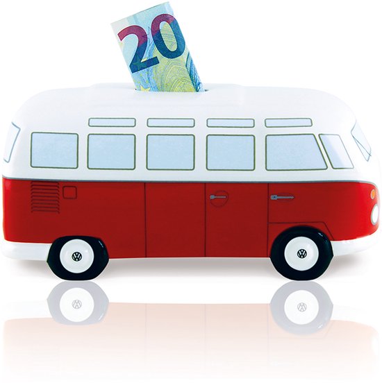 Zijaanzicht van een rode en witte VW T1 Bulli spaarpot met een 20 eurobiljet. Heeft een retro-look.