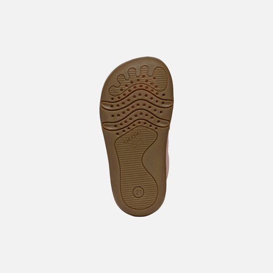 Onderkant van roze sneaker met bruine zool, met Geox logo en maat 21.