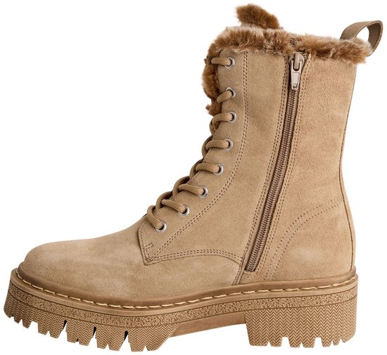 Beige suède enkellaarsjes met veters, ritssluiting, dikke profielzool en teddy voering.