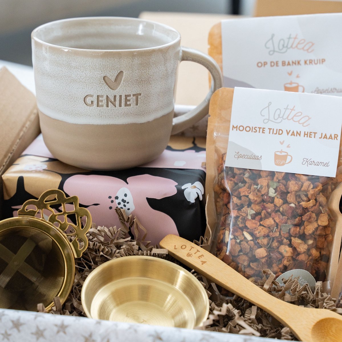Lottea Giftbox Super Deluxe 'Geniet van deze Kerst' - kerstcadeau, kerst cadeau, kerstcadeaus, kerstpakket, cadeaupakket, thee cadeau, theepakket, thee pakket, thee cadeaupakket, kerstpakket dames – foto 2