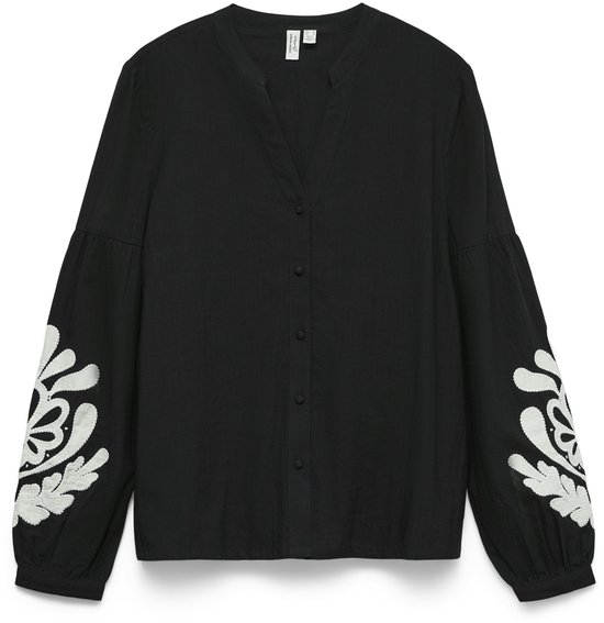 Zwarte blouse met V-hals en geborduurde witte bloemen op de mouwen.