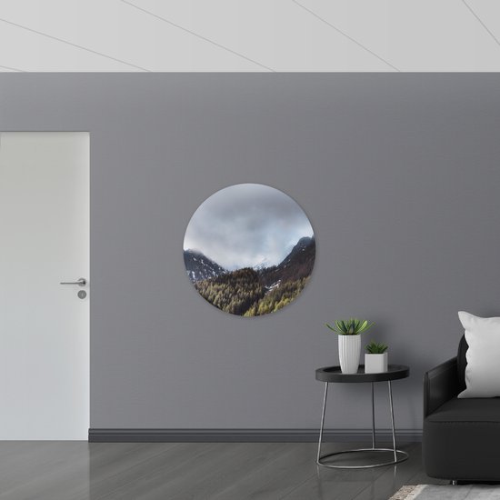 WallClassics - Cercle mural Dibond - Nuages ​​près des Montagnes et de la forêt - 90x90 cm Photo sur cercle mural en aluminium (avec système d'accrochage)