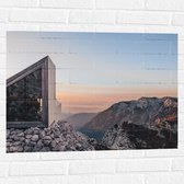 WallClassics - Muursticker - Gebouw op top van een Berg - 80x60 cm Foto op Muursticker