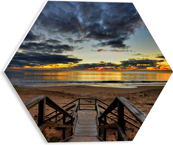WallClassics - PVC Schuimplaat Hexagon - Trap naar het Strand met Zonsondergang - 30x26.1 cm Foto op Hexagon (Met Ophangsysteem)