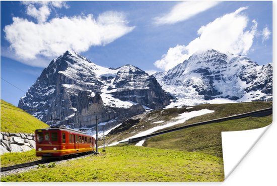 Poster Een rode trein met bergen op de achtergrond - 30x20 cm